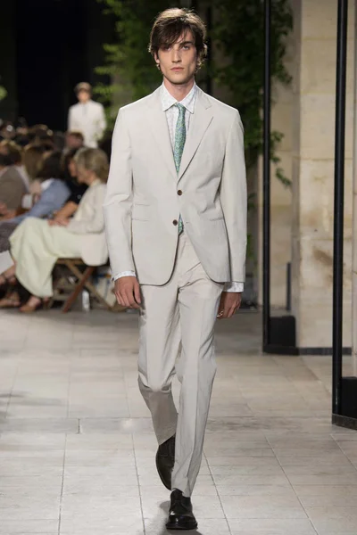 Look 30